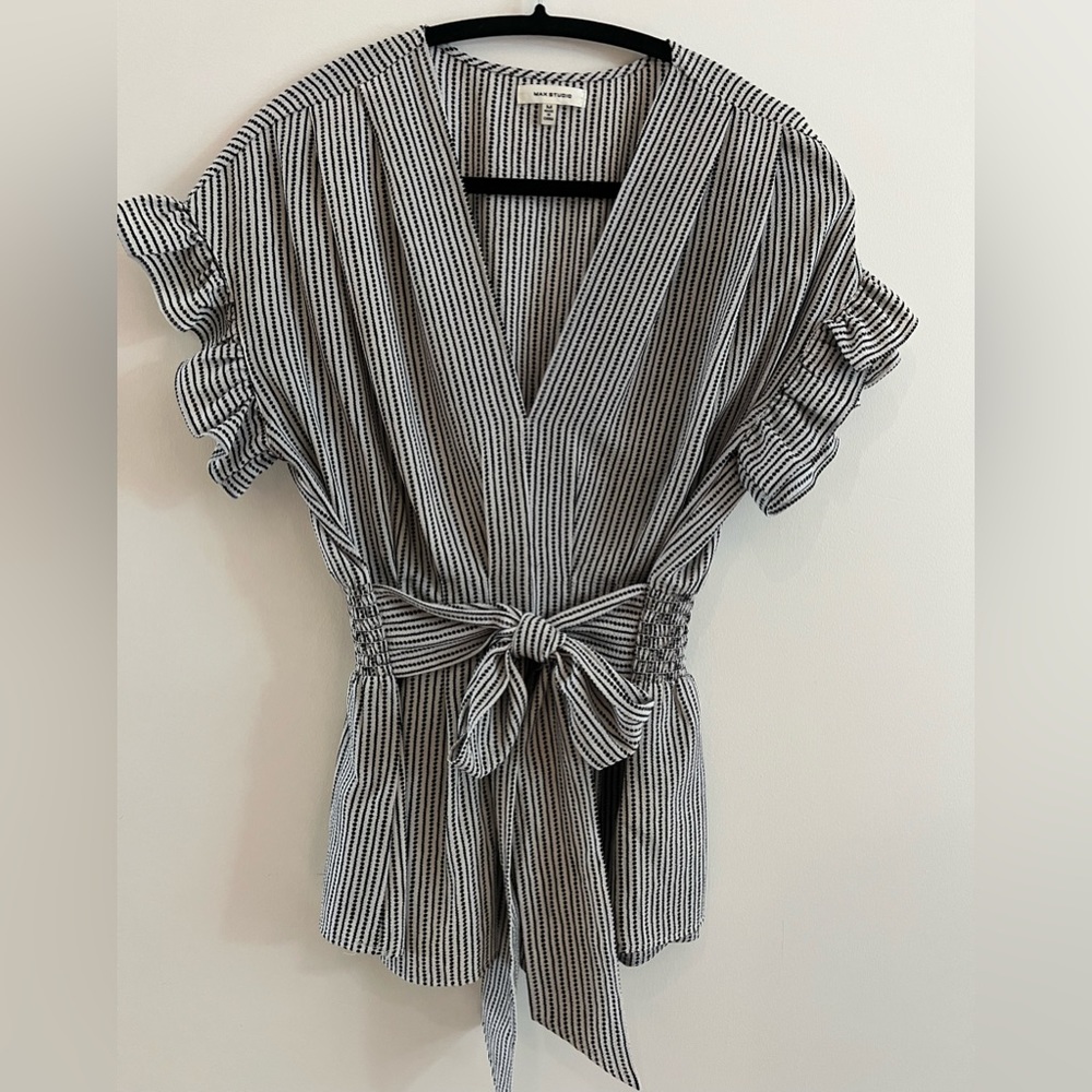 Max Studio black and white top